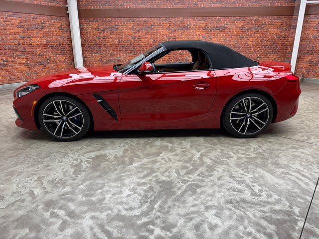 Certified 2023 BMW Z4 sDrive30i w/ Dynamic Handling Package image 2