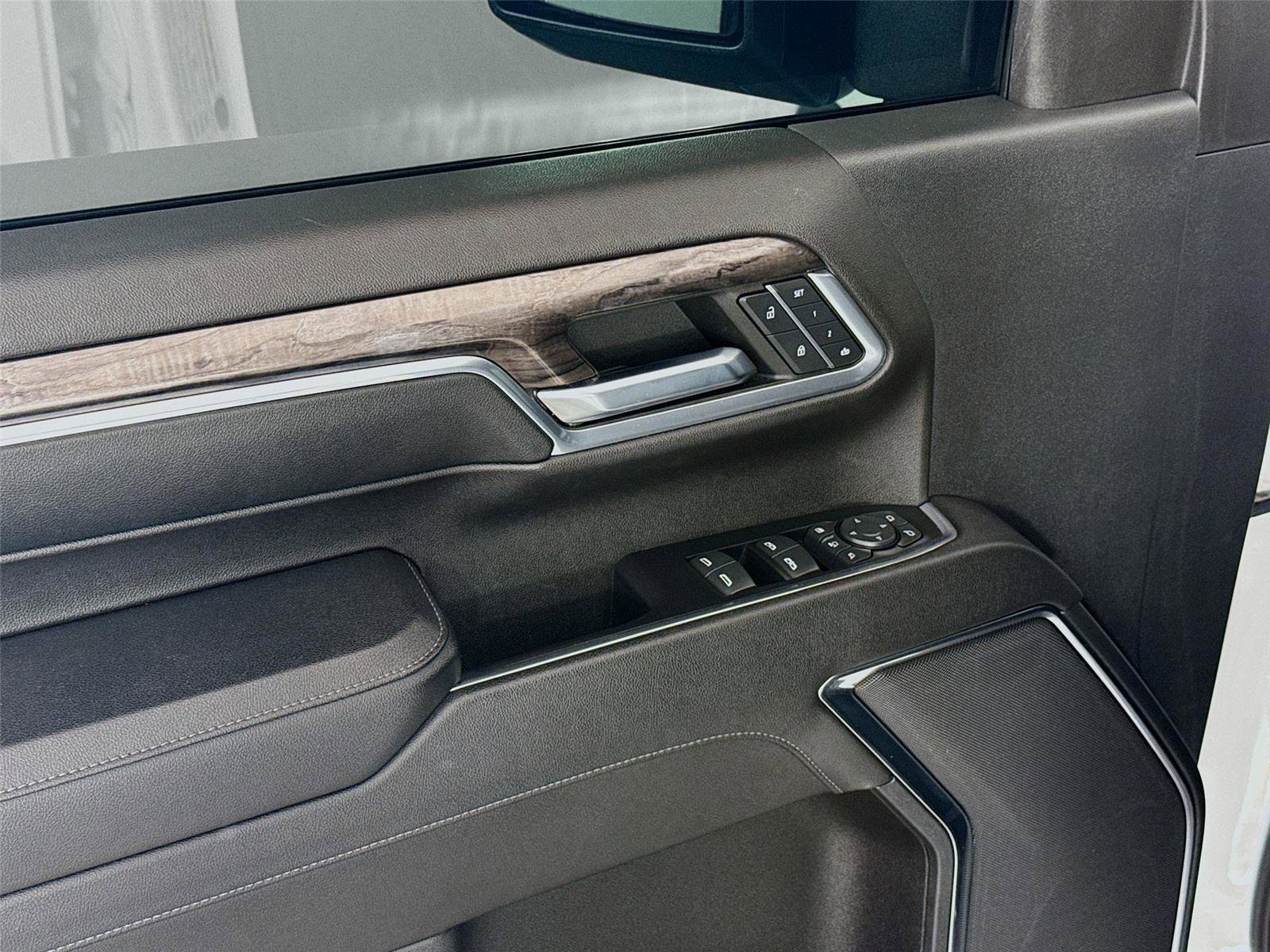 Used 2024 Chevrolet Silverado 2500 LTZ image 17