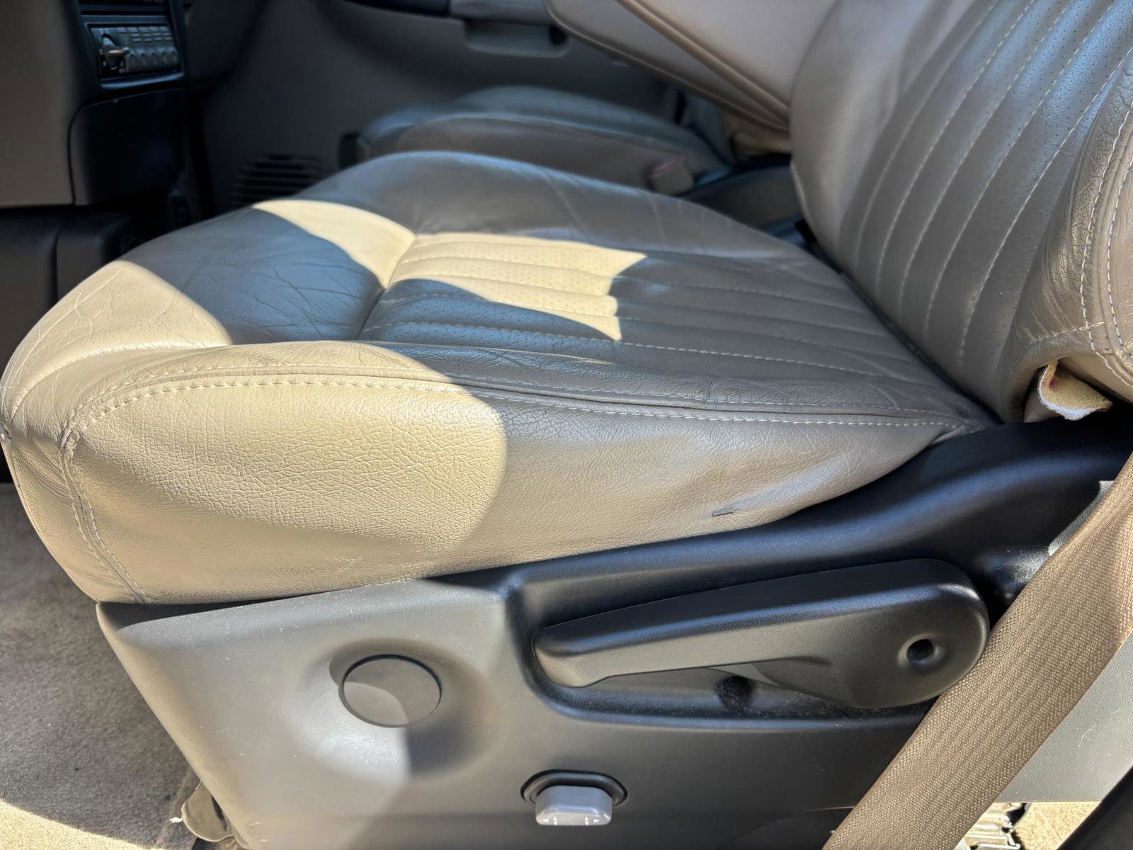 Used 2002 Pontiac Montana Extended w/ Premium Seating Pkg image 12