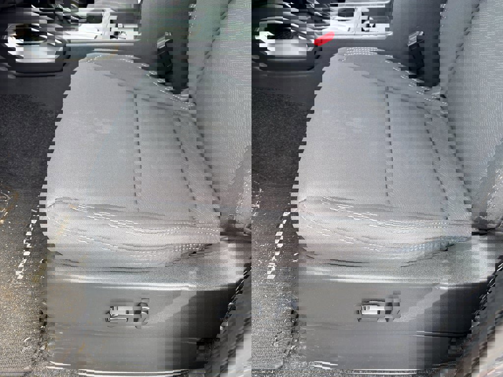 Used 2024 Nissan Frontier SV image 12