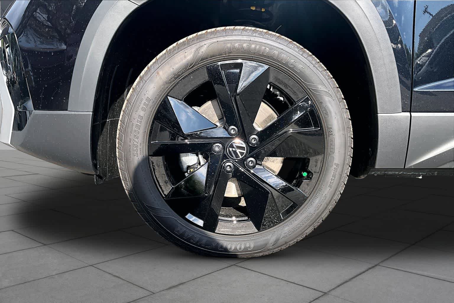 New 2026 Volkswagen Taos SE FWD image 11