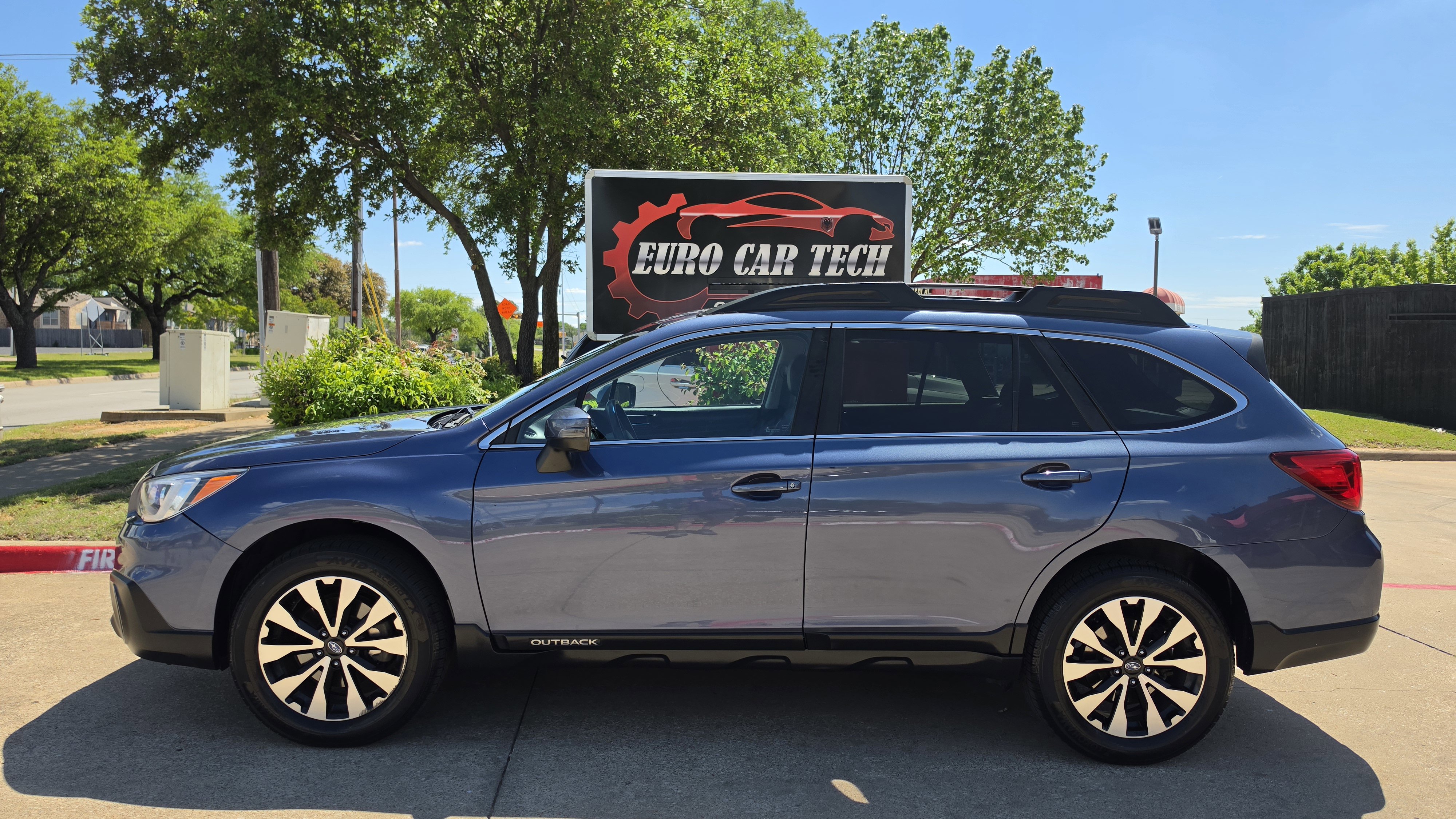 Used 2017 Subaru Outback 2.5i Limited AWD/4WD image 2