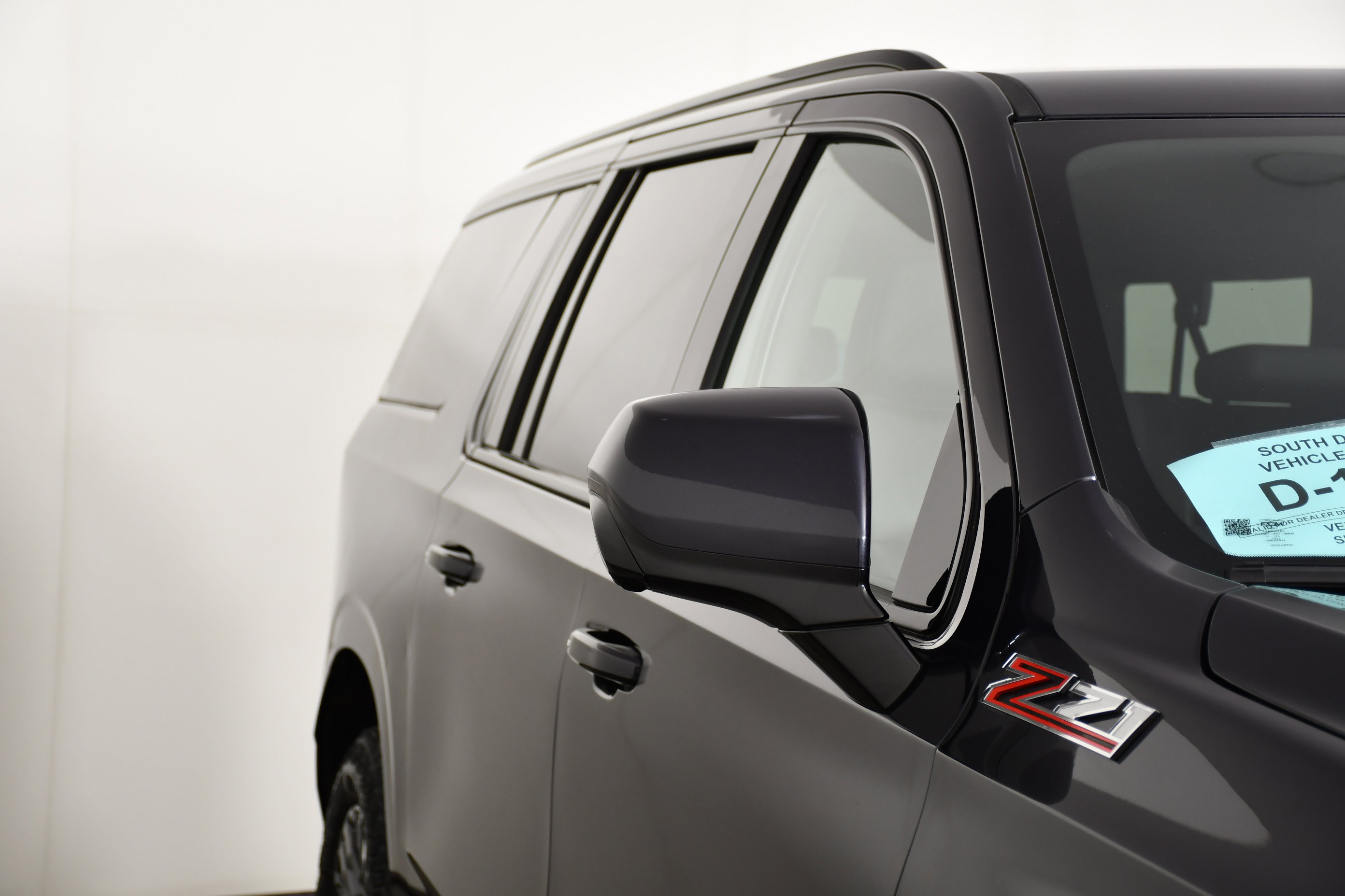 Used 2025 Chevrolet Suburban Z71 image 14