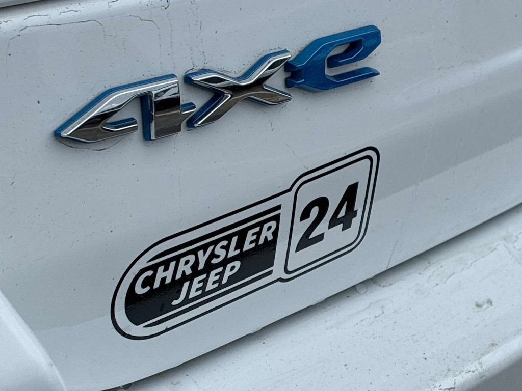 Certified 2023 Jeep Grand Cherokee 4WD 4xe w/ Luxury Tech Group II image 13