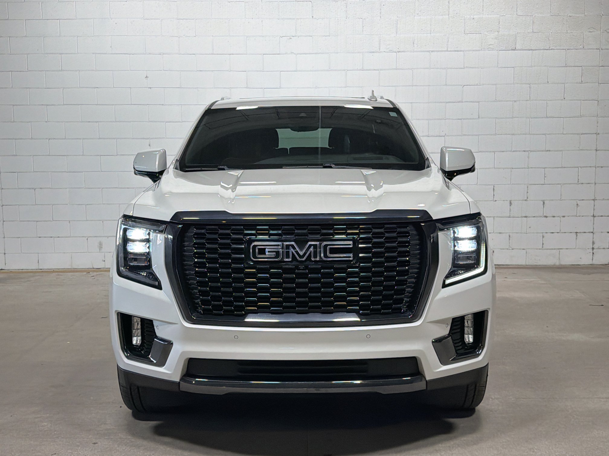 Used 2023 GMC Yukon Denali Ultimate AWD/4WD image 9