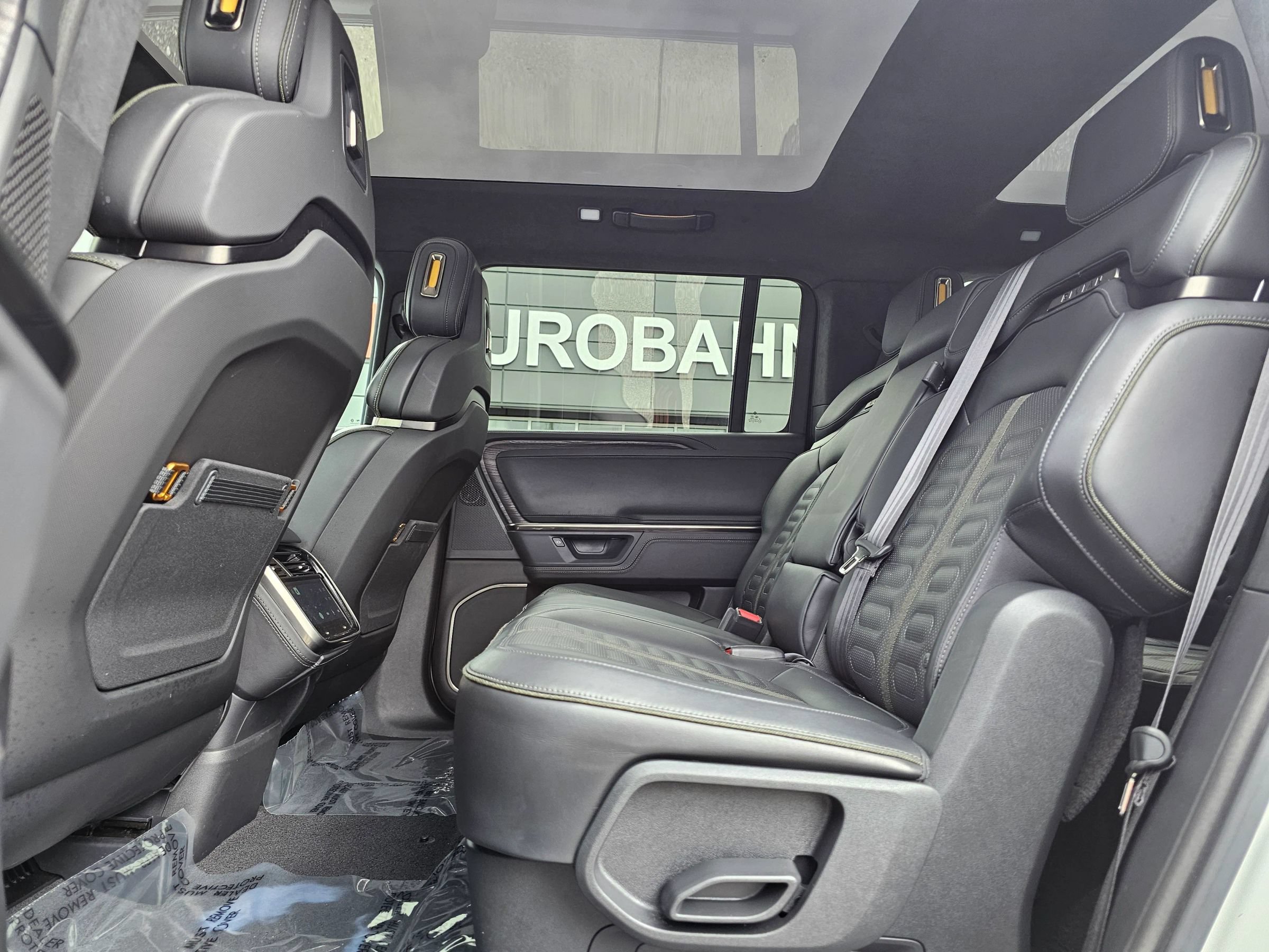 Used 2025 Rivian R1S Adventure Dual AWD/4WD image 22