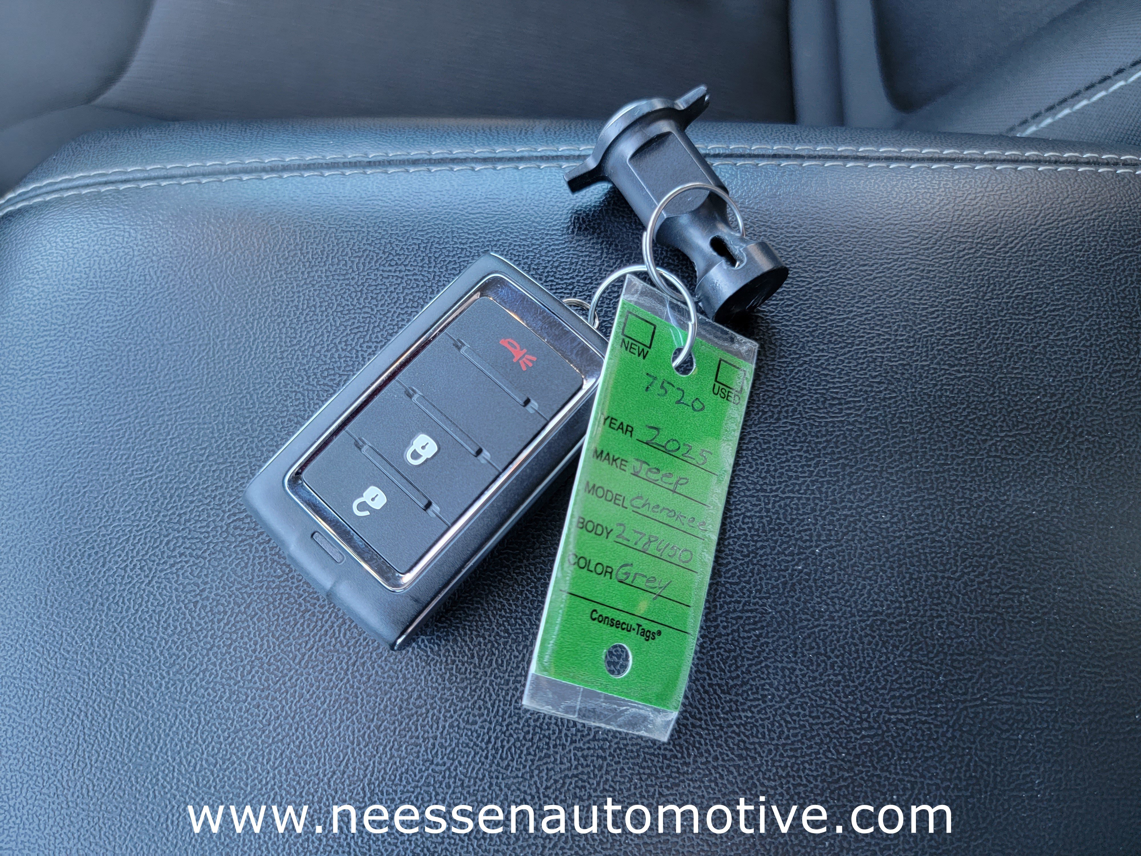 Used 2025 Jeep Grand Cherokee Laredo image 29