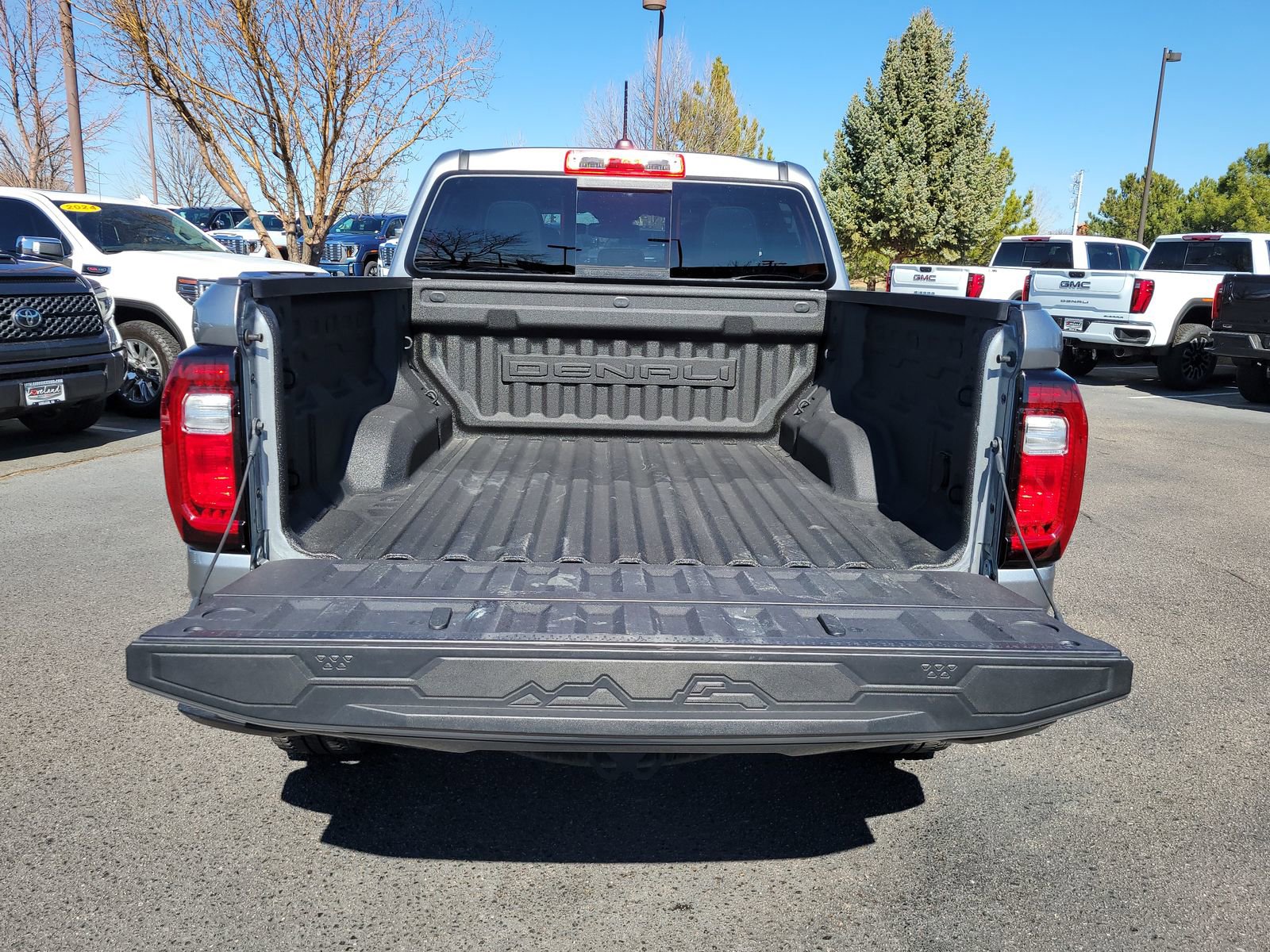 Used 2024 GMC Canyon Denali image 11