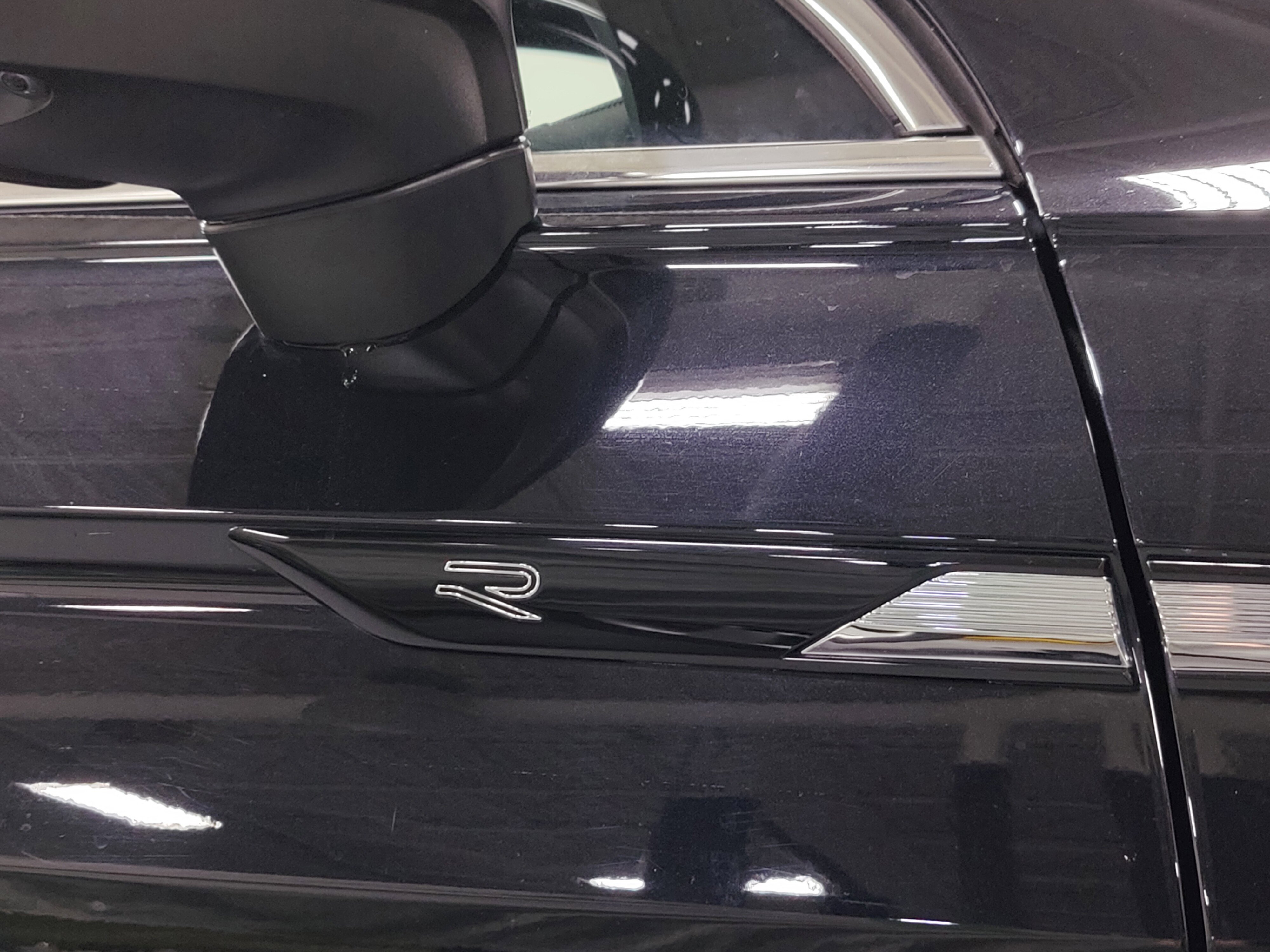 Used 2024 Volkswagen Tiguan SEL R-Line image 4