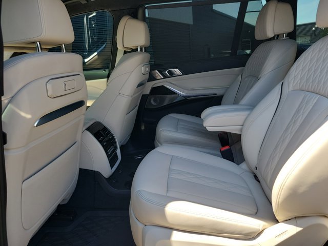 Used 2024 BMW X7 M60i AWD/4WD image 16