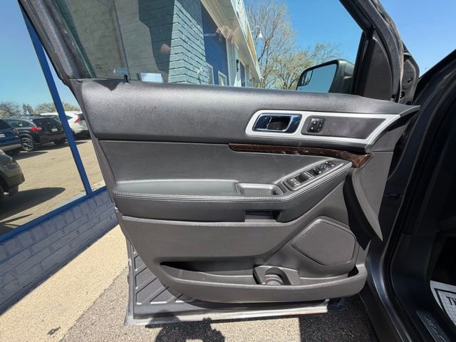 Used 2014 Ford Explorer Limited w/ Equipment Group 301A AWD/4WD image 29