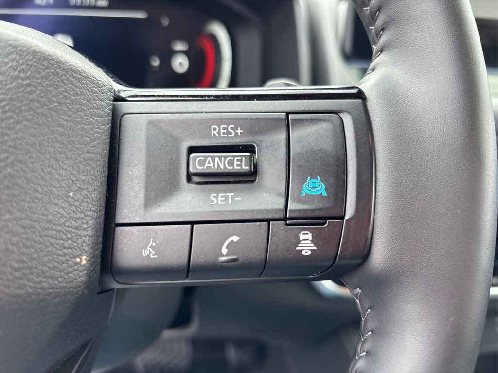 Certified 2025 Nissan Rogue Platinum image 30