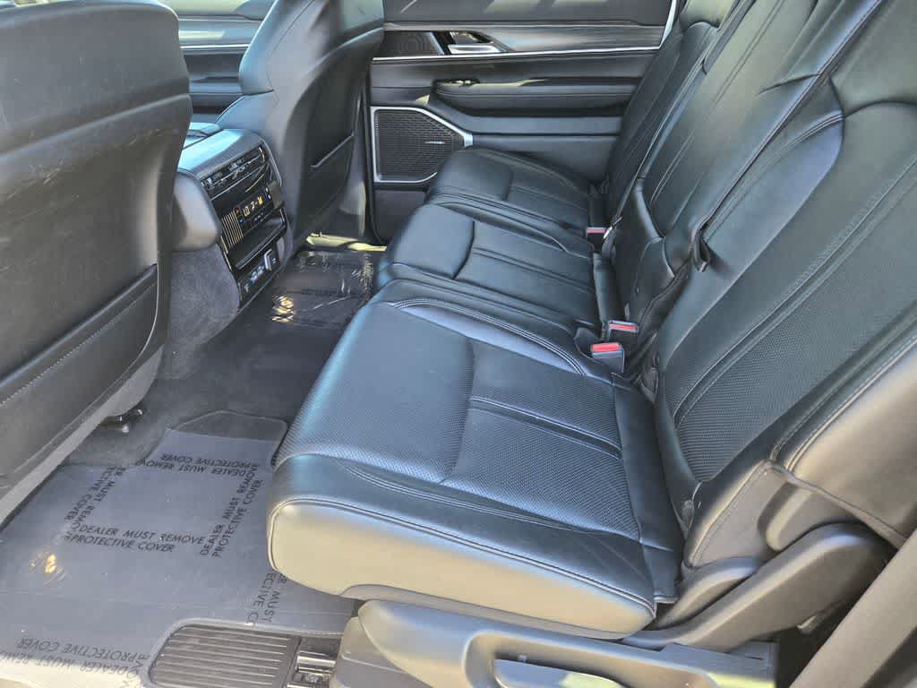 Used 2023 Jeep Wagoneer L Series II AWD/4WD image 12