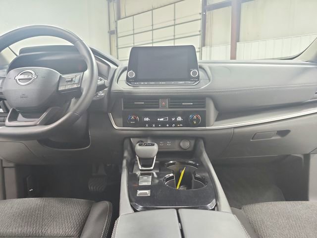 Used 2025 Nissan Rogue SV FWD image 25