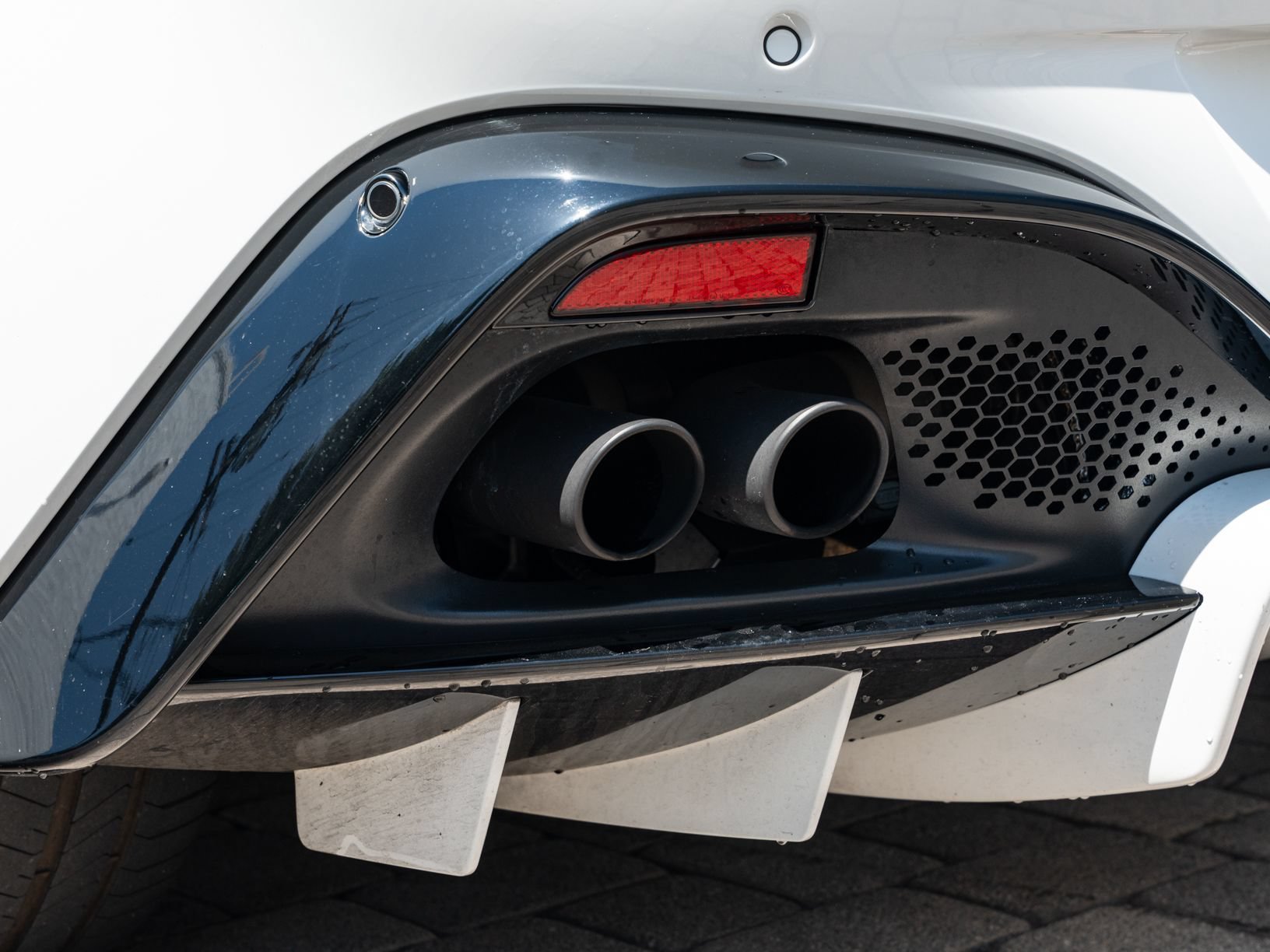 Used 2023 Aston Martin V8 Vantage Roadster RWD image 27
