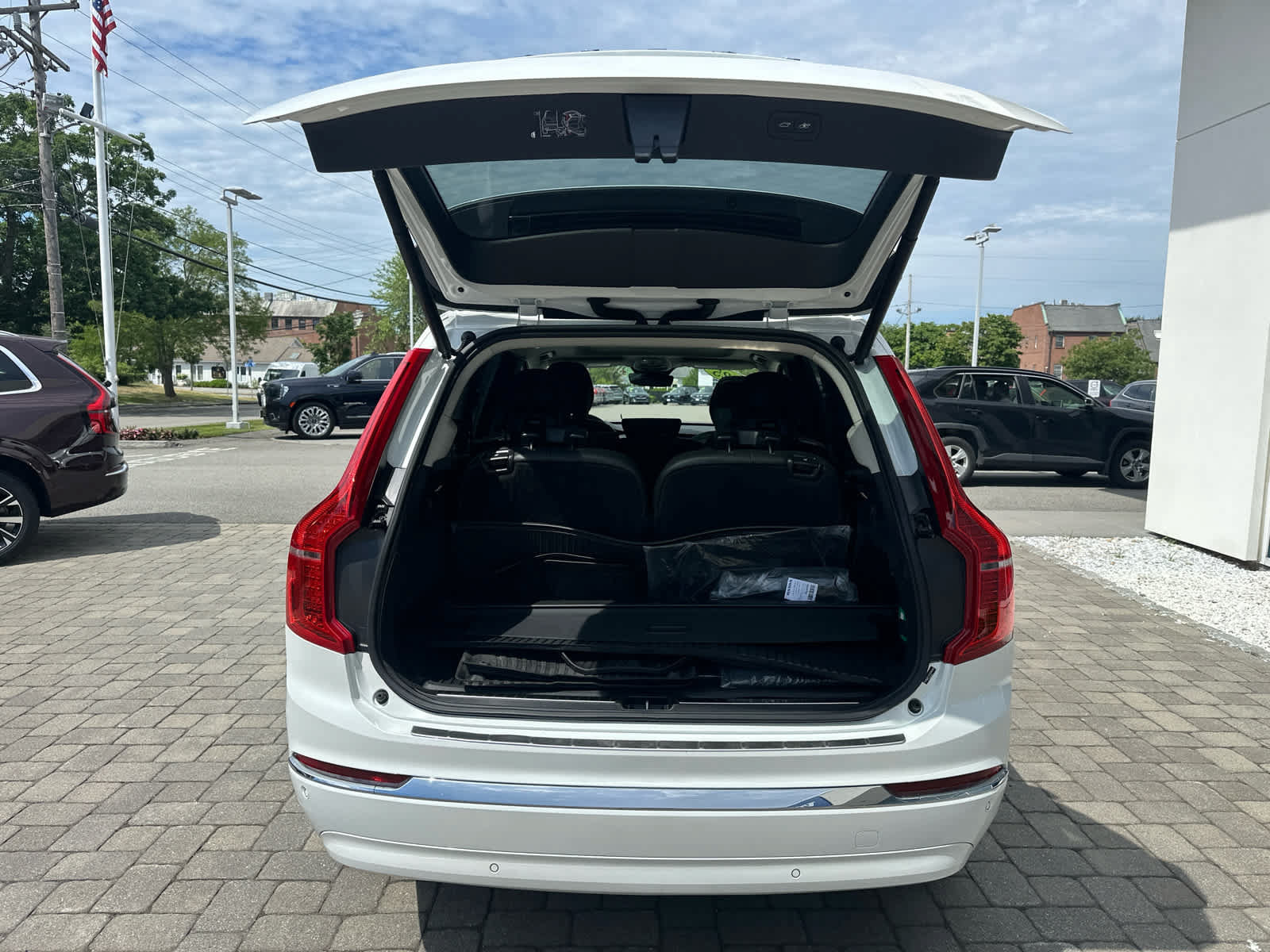 Used 2025 Volvo XC90 B5 Core w/ Protection Package Premier AWD/4WD image 32