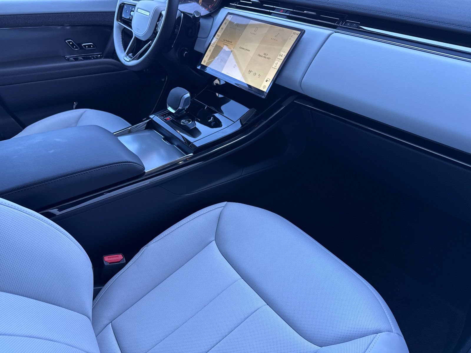 New 2026 Land Rover Range Rover Sport Dynamic SE AWD/4WD image 17