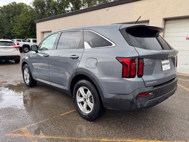 Used 2023 Kia Sorento LX FWD image 4