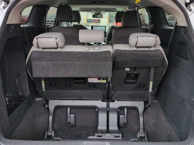 Certified 2025 Toyota Sienna XLE FWD image 28