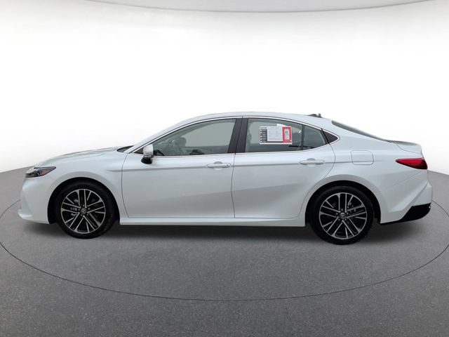 Used 2025 Toyota Camry XLE FWD image 3