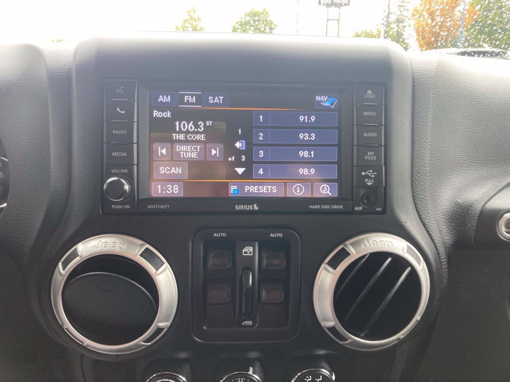 Used 2018 Jeep Wrangler Unlimited Rubicon w/ Dual Top Group AWD/4WD image 21