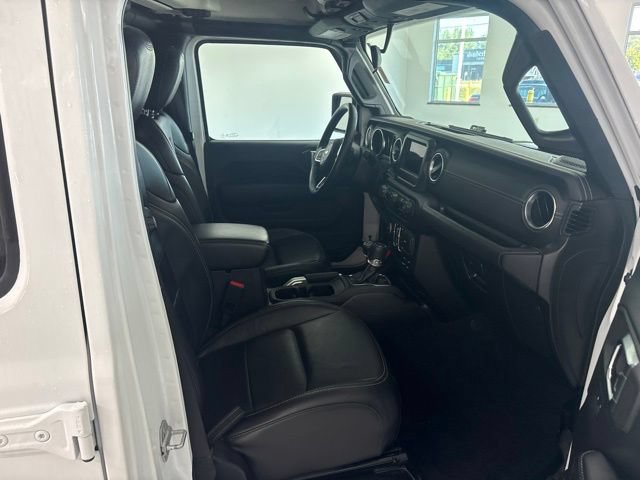 Used 2018 Jeep Wrangler Unlimited Sahara w/ Cold Weather Group AWD/4WD image 21