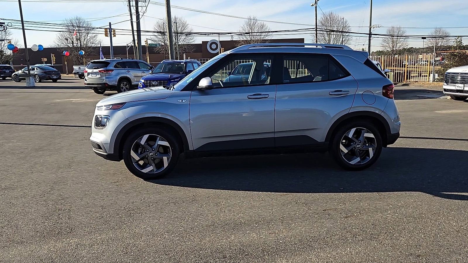 Certified 2022 Hyundai Venue SEL image 5