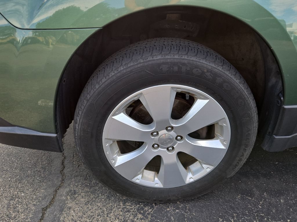 Used 2010 Subaru Outback 2.5i Premium AWD/4WD image 5