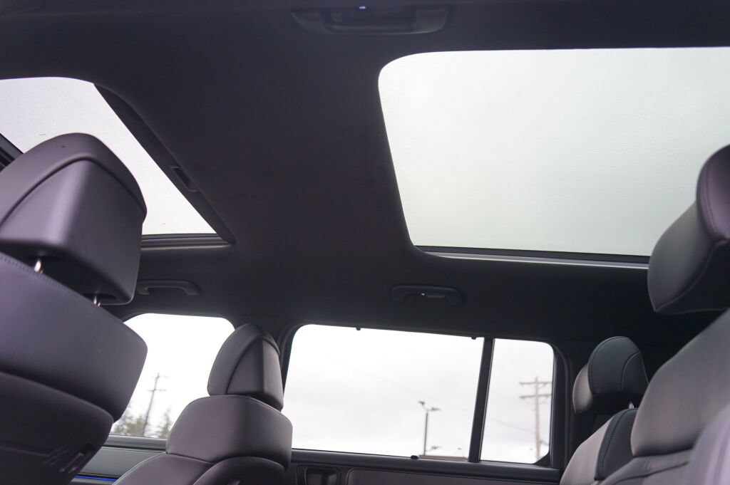 Used 2024 Hyundai Santa Fe Calligraphy AWD/4WD image 17