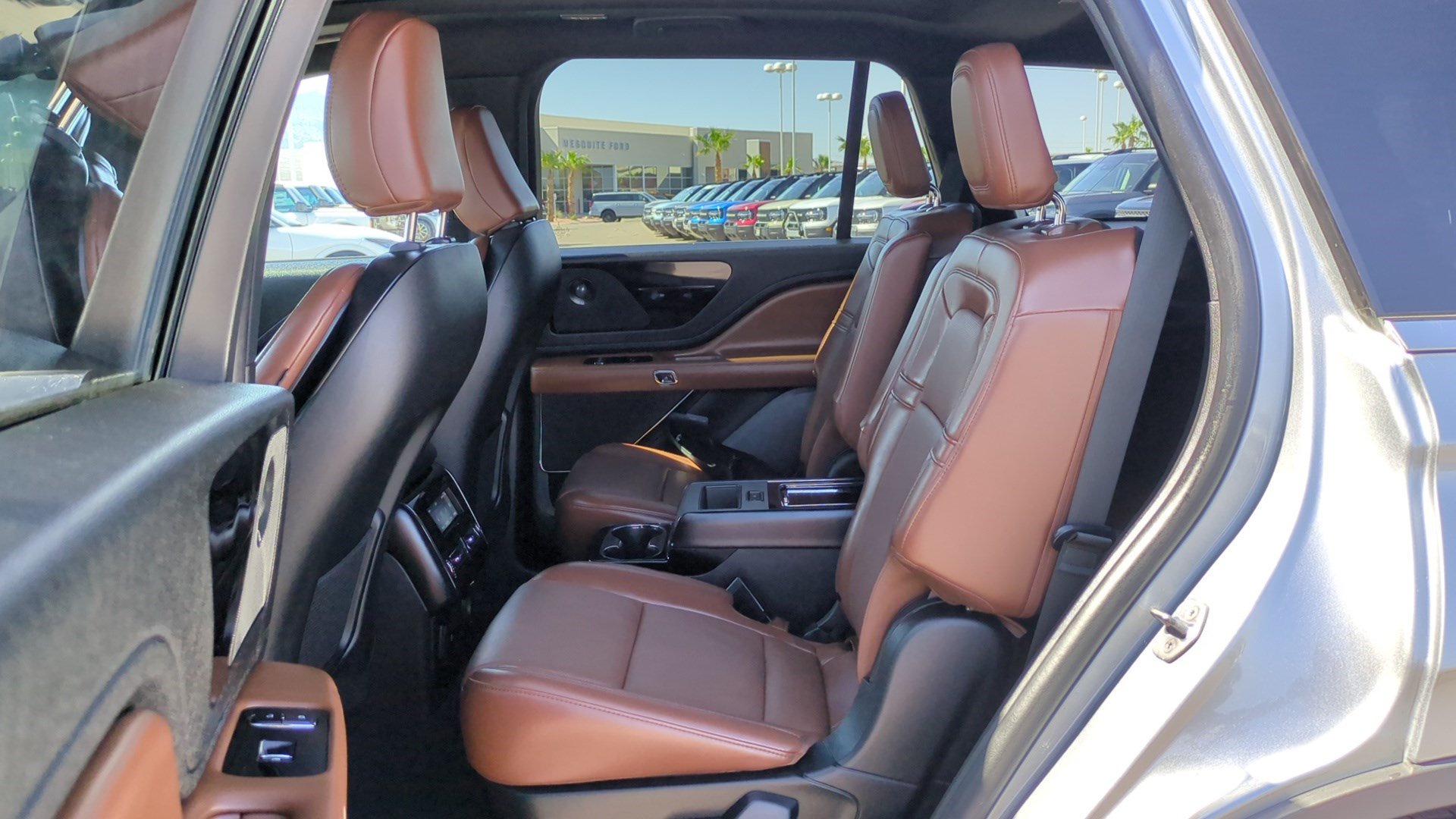 Used 2023 Lincoln Aviator Reserve w/ Equipment Group 201A RWD image 28