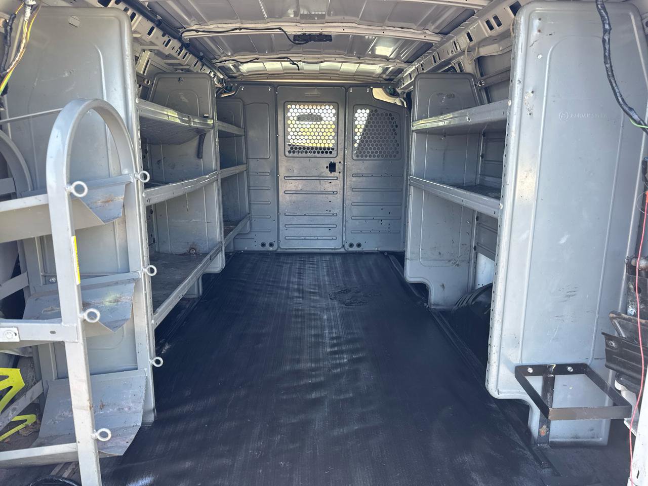Used 2017 Chevrolet Express 2500 RWD image 15