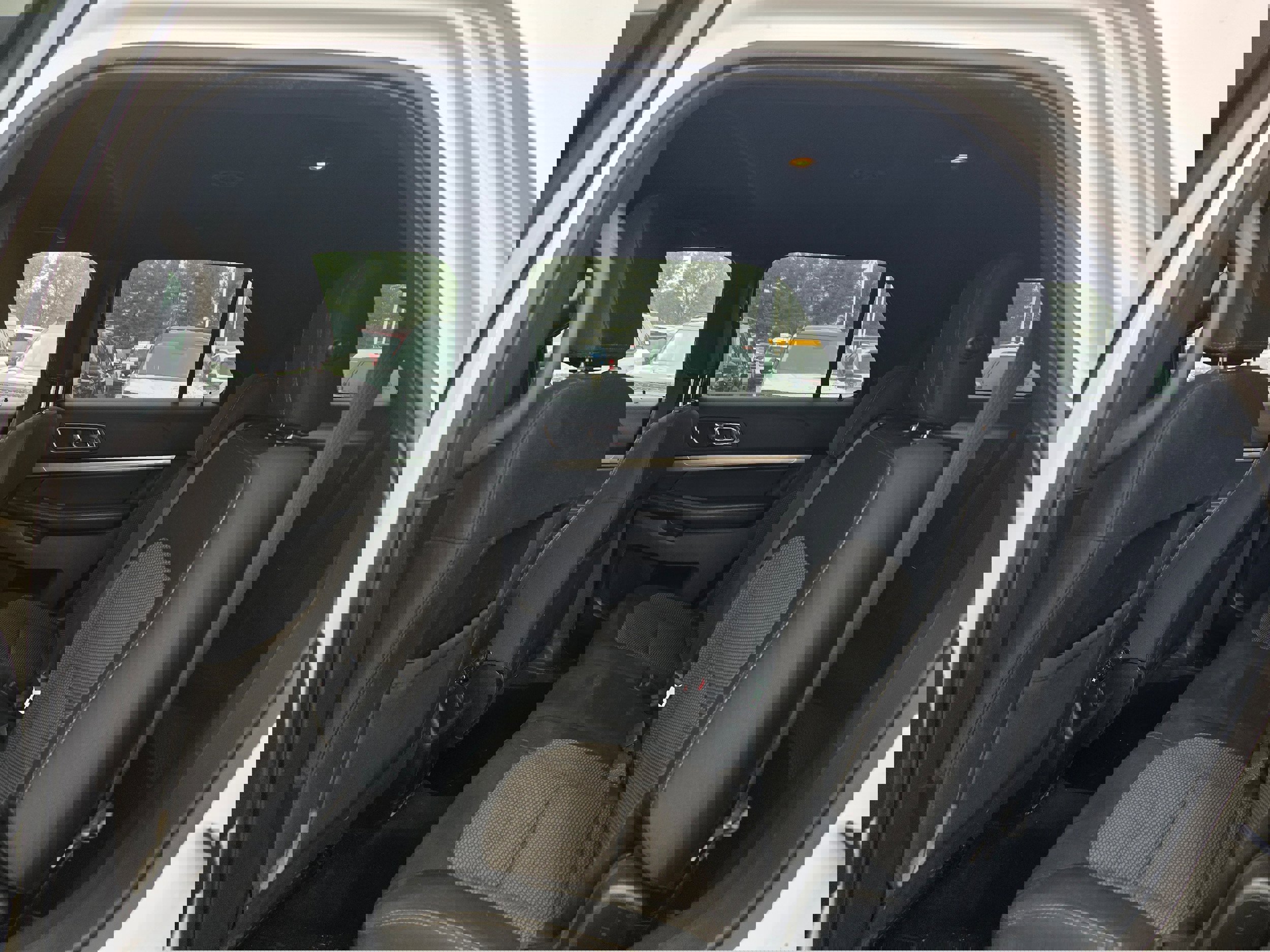 Used 2018 Ford Explorer XLT w/ Equipment Group 201A image 9