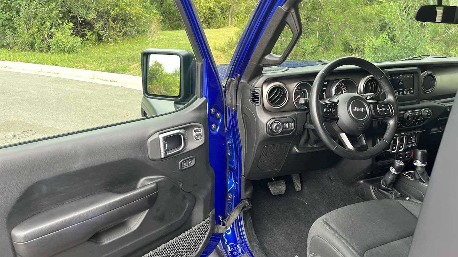 Used 2019 Jeep Wrangler Sport AWD/4WD image 13