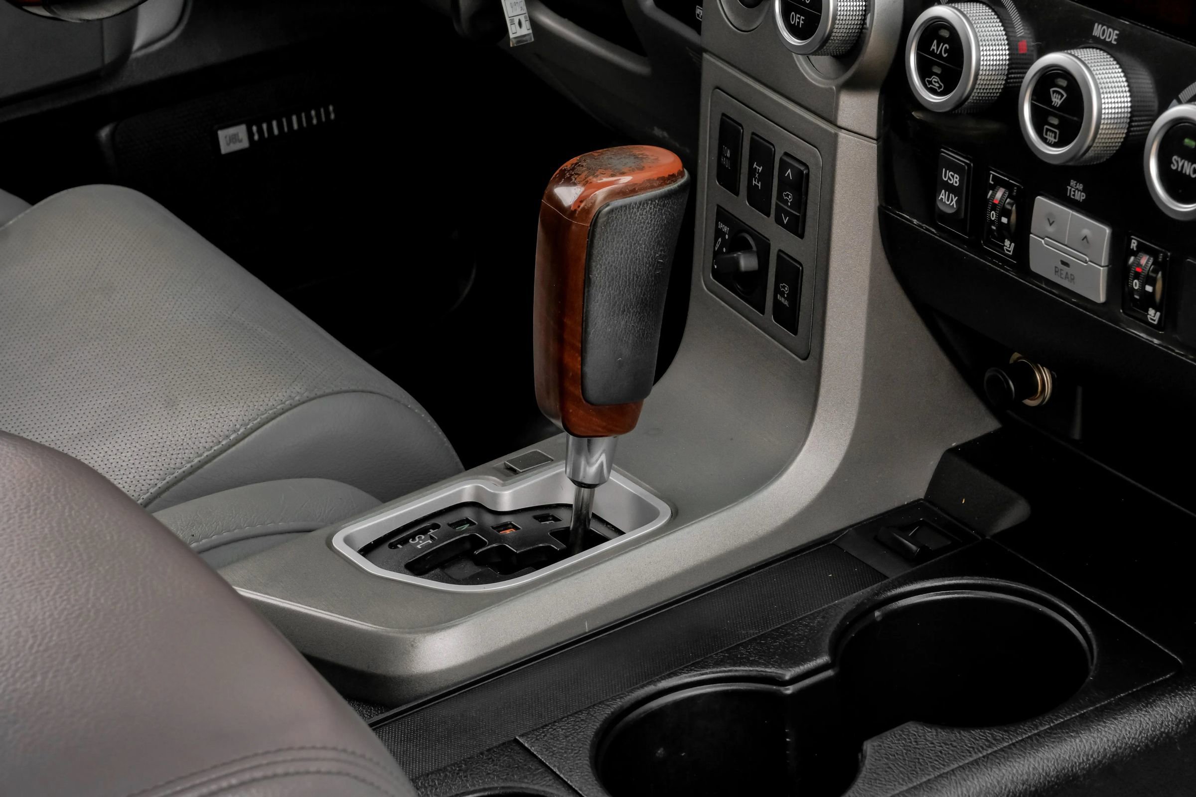 Used 2011 Toyota Sequoia Platinum AWD/4WD image 28