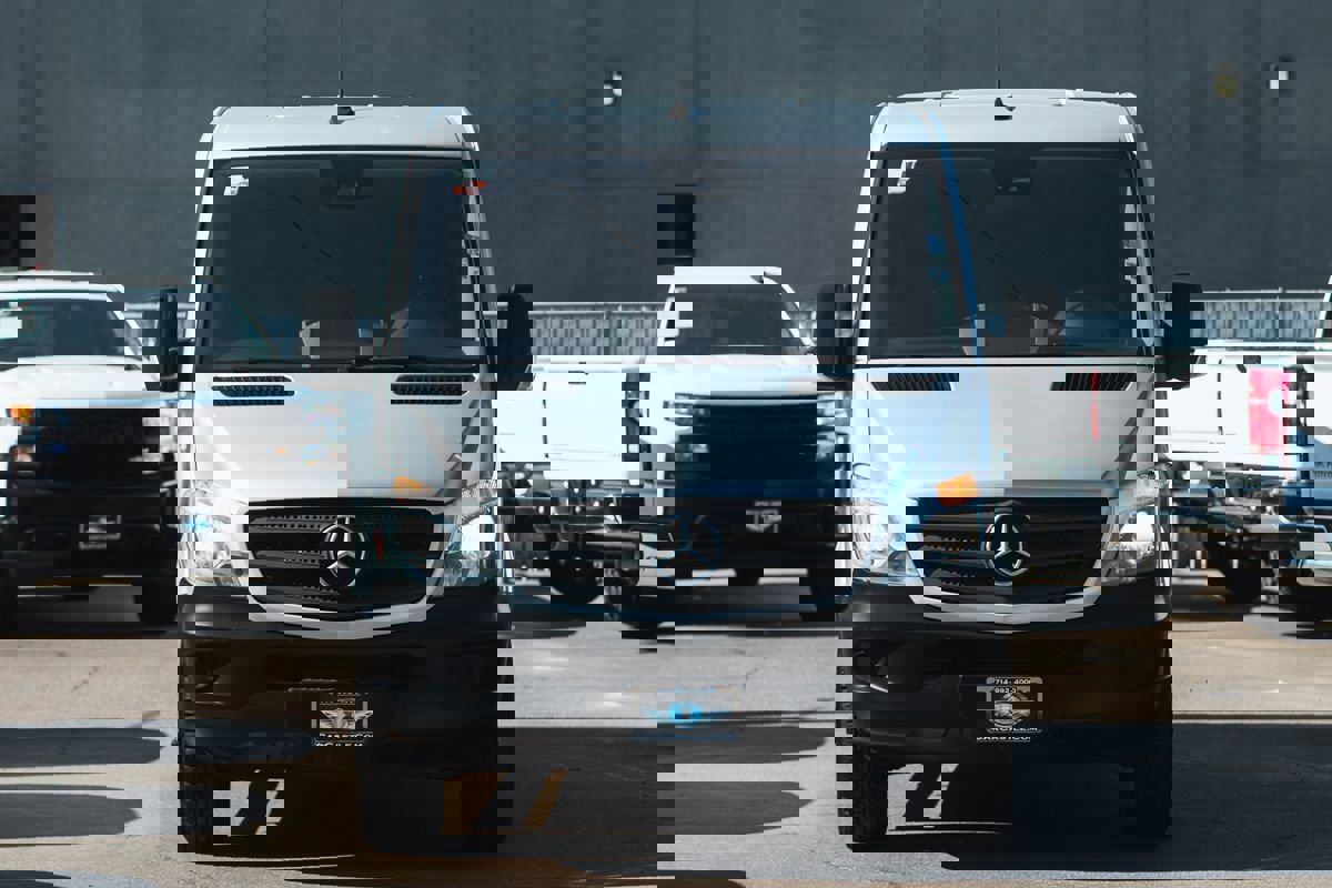 Used 2018 Mercedes-Benz Sprinter 2500 image 2