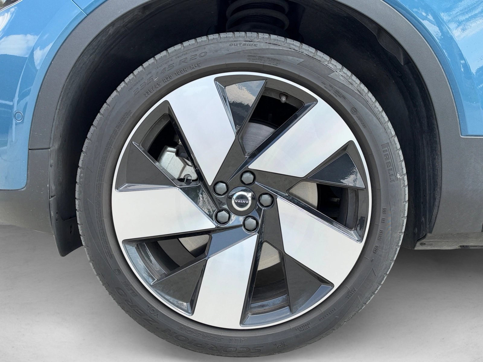 Used 2023 Volvo XC40 Recharge Ultimate AWD/4WD image 9