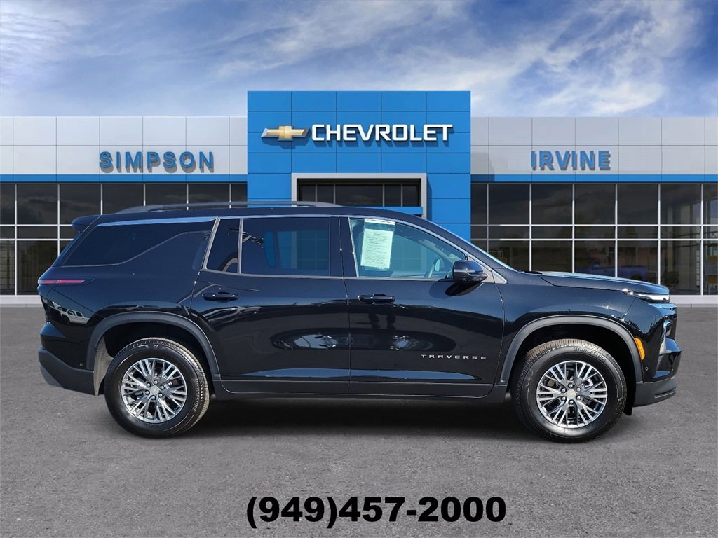 Used 2025 Chevrolet Traverse LT w/ Enhanced Driving Package image 9
