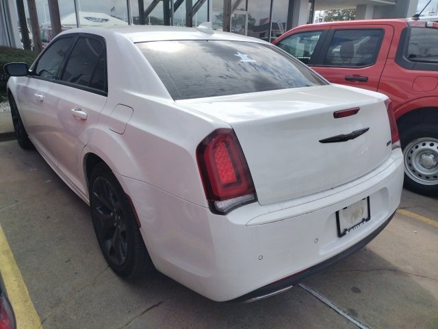 Used 2022 Chrysler 300 Touring L image 16