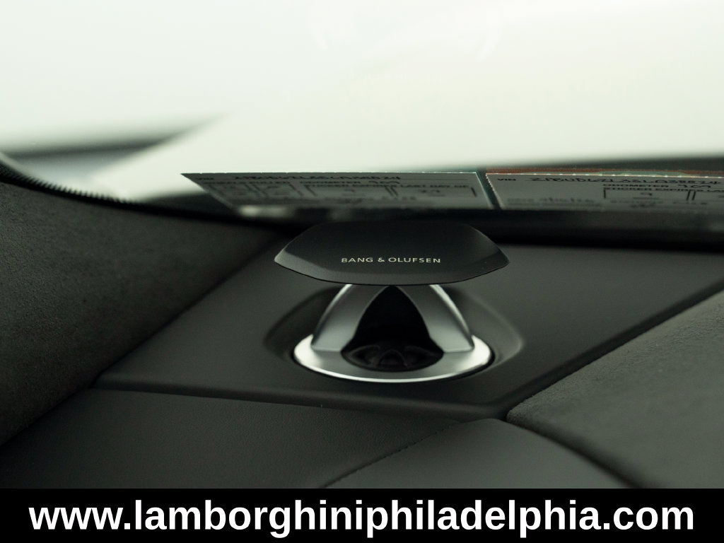 Used 2025 Lamborghini Urus SE AWD/4WD image 37