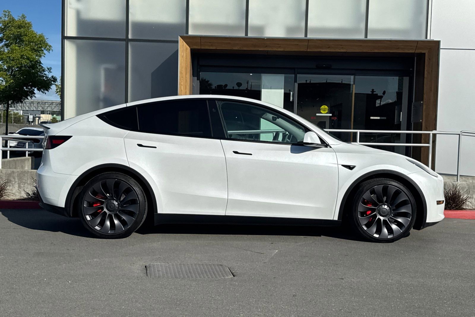 Used 2025 Tesla Model Y Performance AWD/4WD image 8