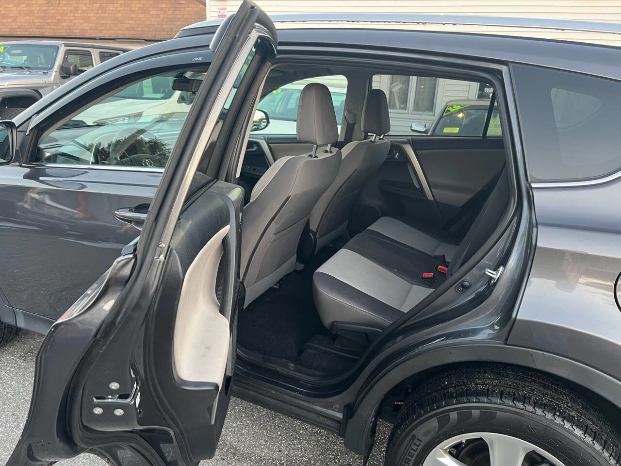 Used 2015 Toyota RAV4 XLE image 16