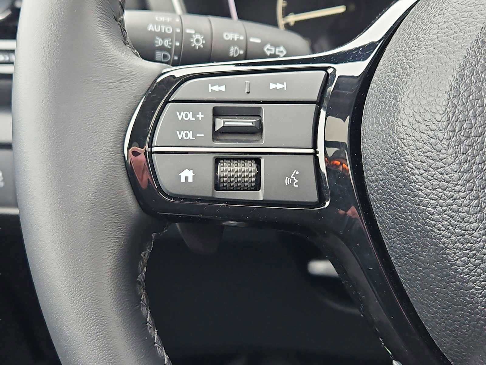 Certified 2025 Honda Pilot Touring image 21