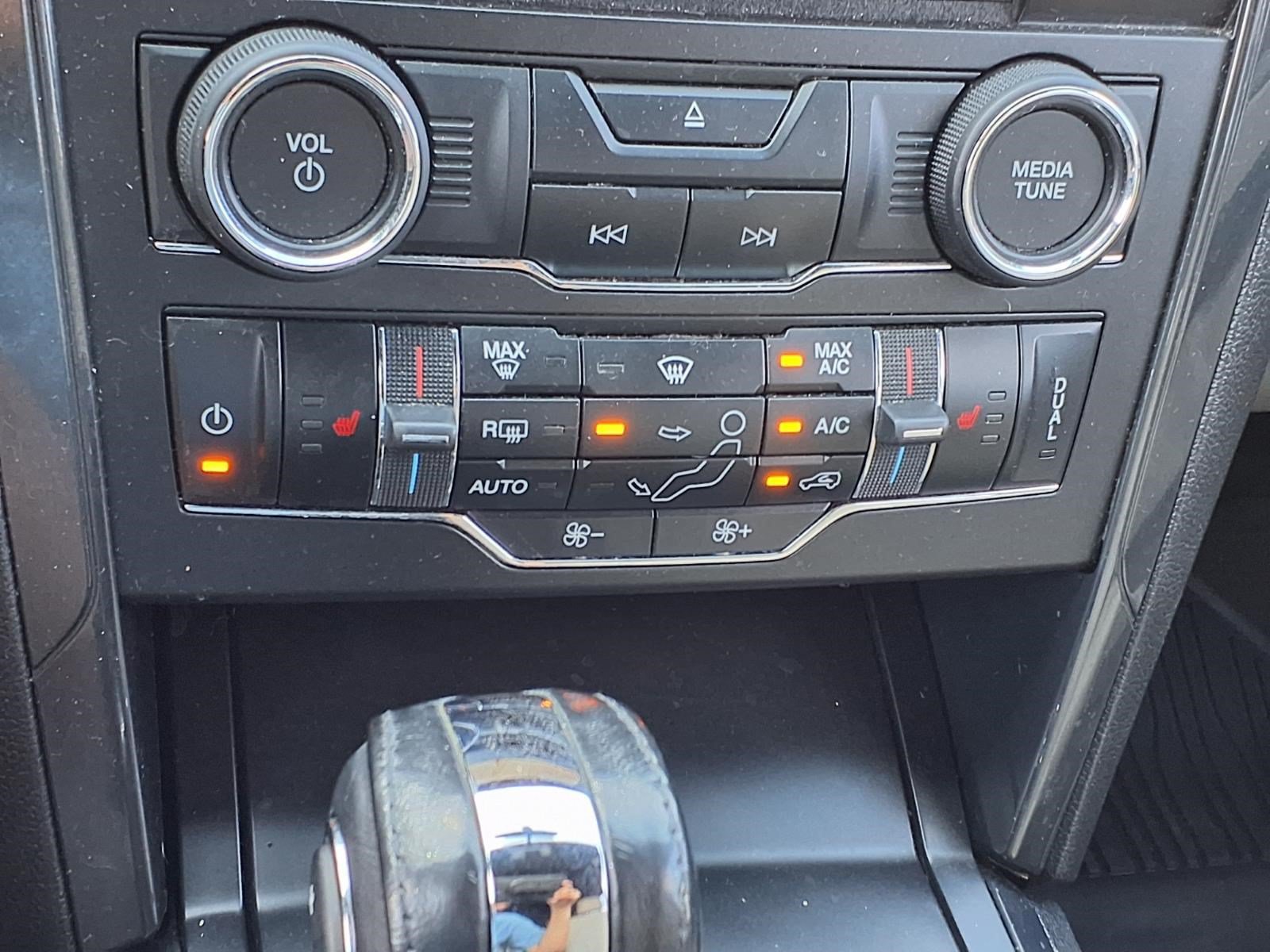 Used 2018 Ford Explorer XLT w/ Equipment Group 202A FWD image 18