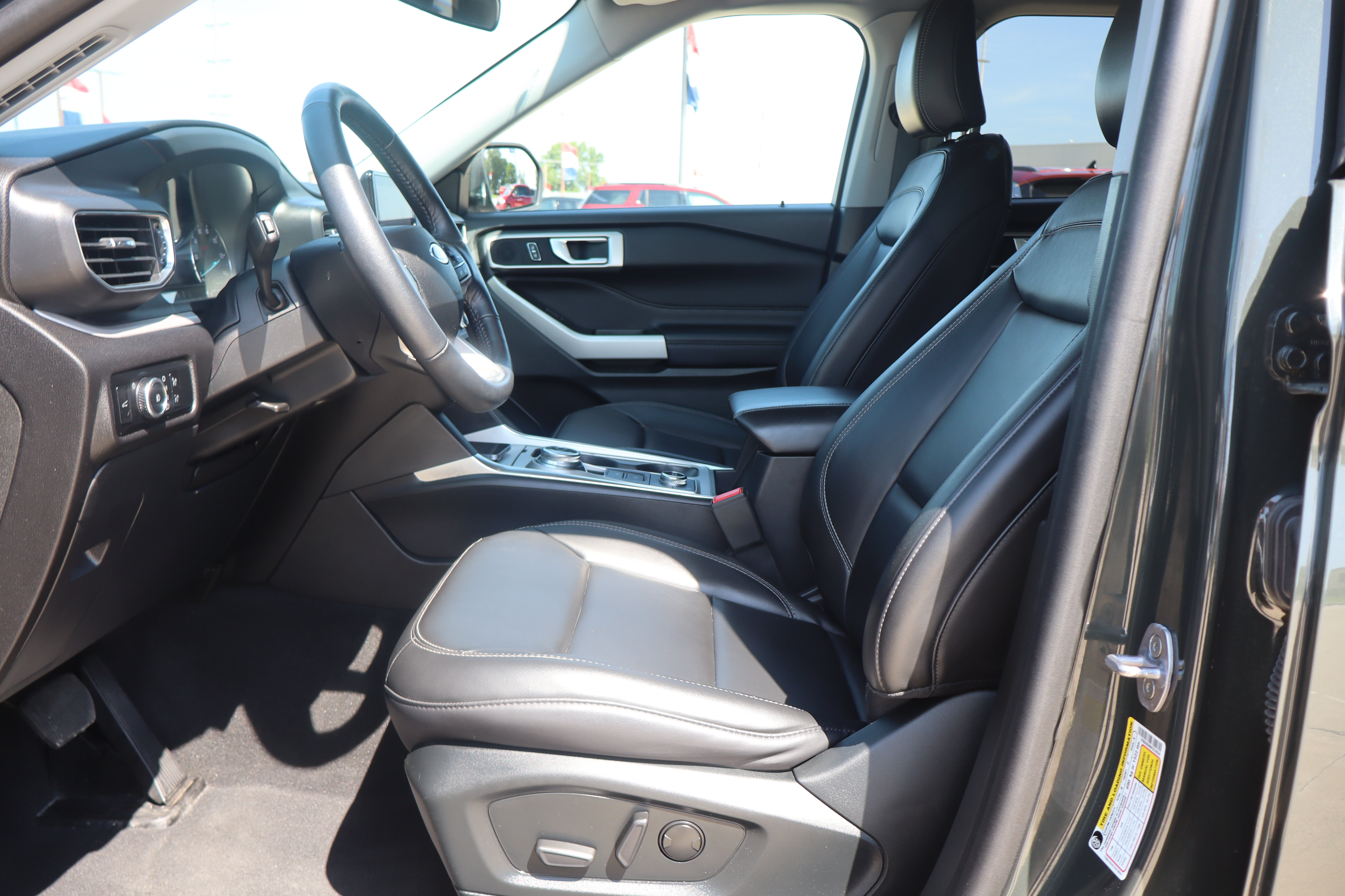 Used 2023 Ford Explorer XLT w/ Equipment Group 202A AWD/4WD image 9