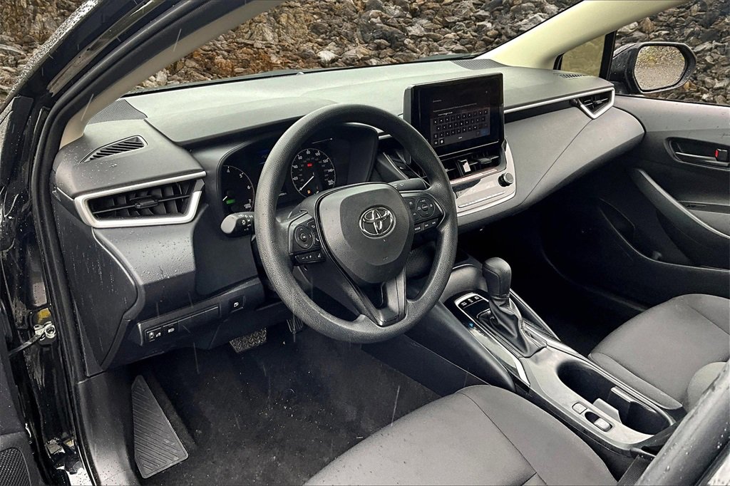 Used 2025 Toyota Corolla LE image 13