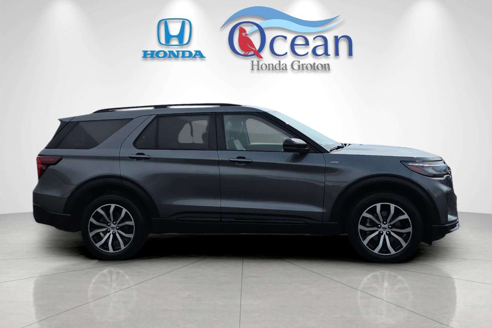 Used 2025 Ford Explorer ST-Line image 2