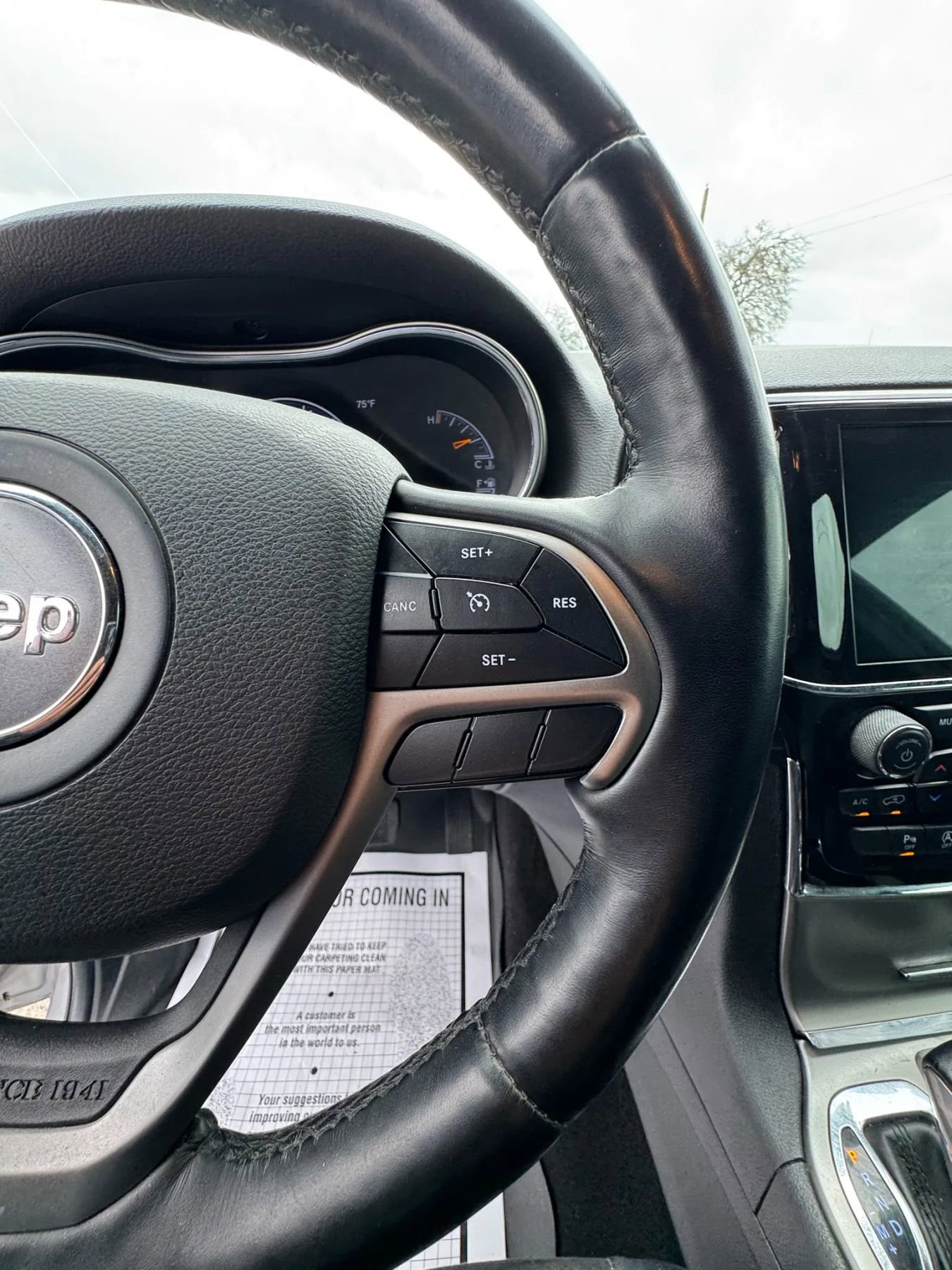 Used 2021 Jeep Grand Cherokee Laredo X image 14