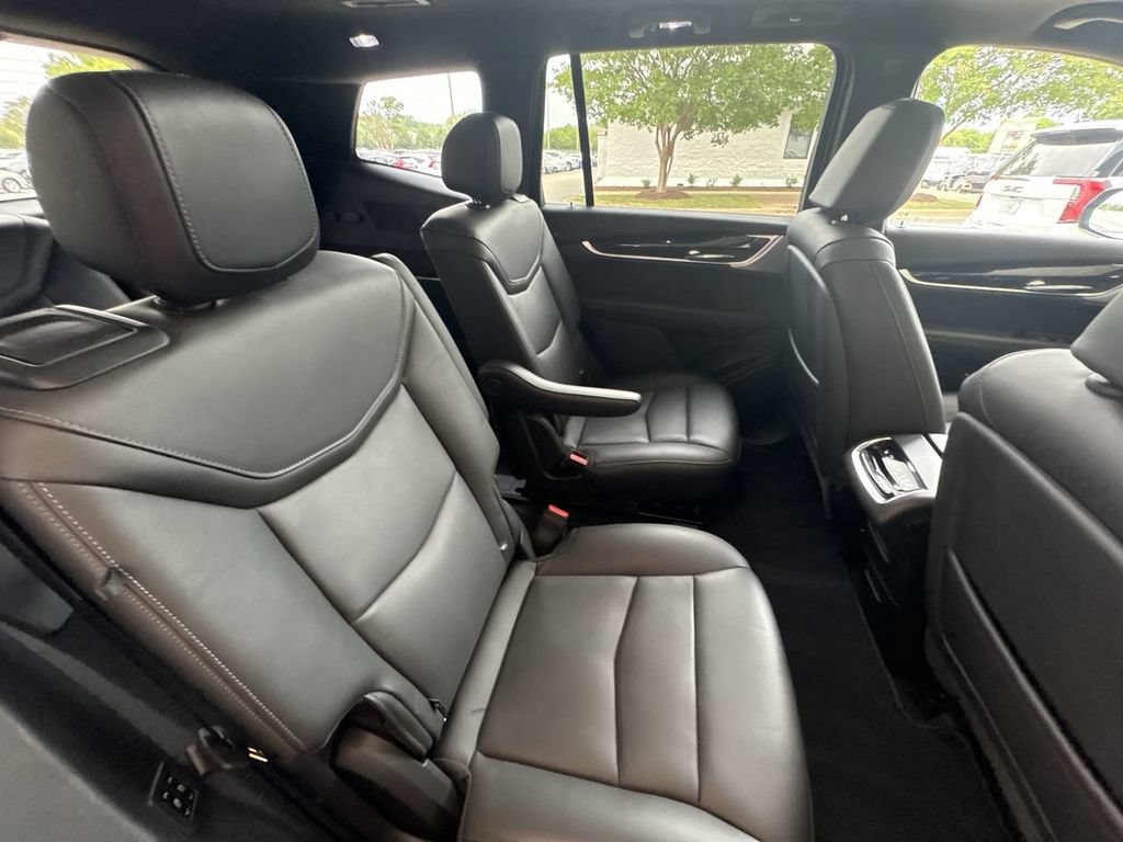 Certified 2025 Cadillac XT6 Premium Luxury AWD/4WD image 28