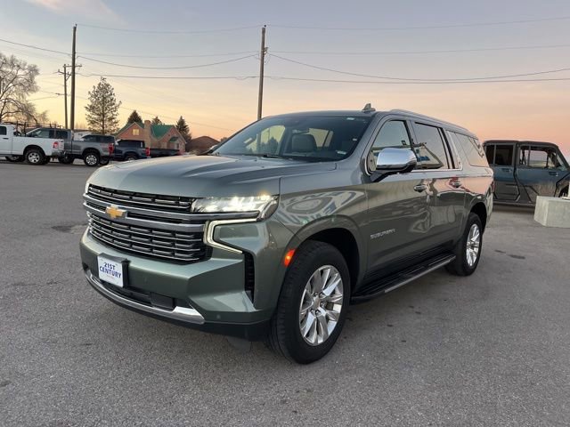 Used 2023 Chevrolet Suburban Premier image 3