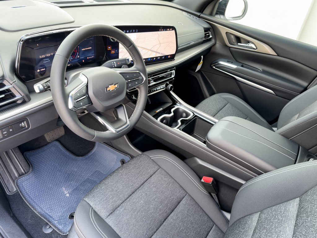 New 2027 Chevrolet Traverse LT FWD image 4